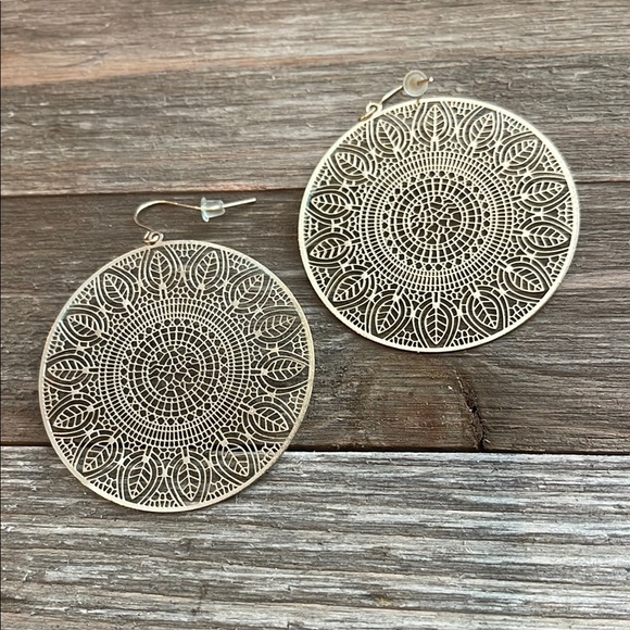 ❄️ Plunder Intricate Silver Mandala Earrings - Picture 10 of 10